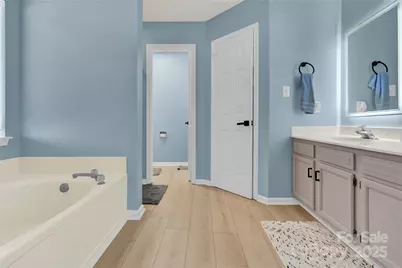 10513 Worsley Lane, Charlotte, NC 28269 - Photo 11