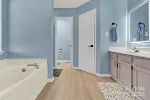 10513 Worsley Ln, Charlotte, NC 28269 - Photo 11