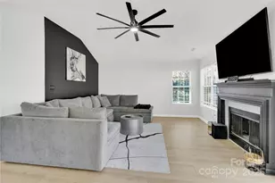 10513 Worsley Ln, Charlotte, NC 28269 - Photo 3