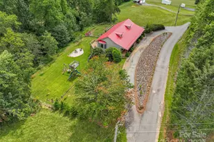 300 Dogwood Ln, Burnsville, NC 28714 - Photo 3