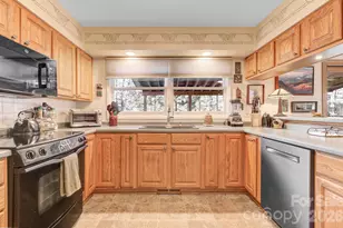 75 S Black Oak Dr, Asheville, NC 28804 - Photo 5