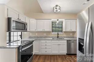 1635 20th Ave Ct NE, Hickory, NC 28601 - Photo 1