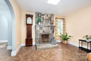 115 Oakland Rd, Asheville, NC 28801 - Photo 3