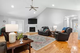 1158 Waterford Dr, Hickory, NC 28602 - Photo 5