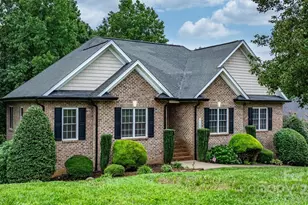 1158 Waterford Dr, Hickory, NC 28602 - Photo 1