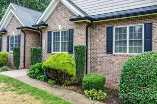 1158 Waterford Dr, Hickory, NC 28602 - Photo 3