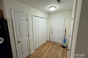 2564 Carya Pond Ln, Charlotte, NC 28212 - Photo 3