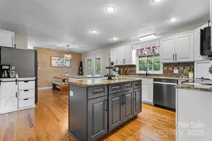 1801 Twin Ponds Dr, Hickory, NC 28602 - Photo 9