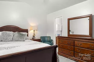 8211 Carob Tree Ln, Charlotte, NC 28215 - Photo 9