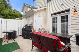 8211 Carob Tree Ln, Charlotte, NC 28215 - Photo 15