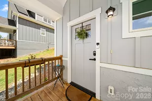 224 Oak Mdw Ln, Asheville, NC 28804 - Photo 5