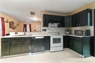 5541 Peachwood Dr, Charlotte, NC 28216 - Photo 11