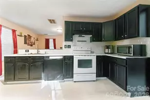 5541 Peachwood Dr, Charlotte, NC 28216 - Photo 11