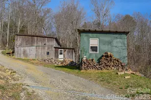 710 Greasy Creek Rd, Bakersville, NC 28705 - Photo 27
