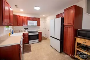 19 Singleton Ln, Fletcher, NC 28732 - Photo 7