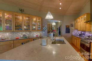 1024 Arrowhead Ridge Rd, Spruce Pine, NC 28777 - Photo 23