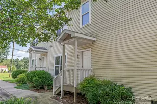 404 Villas Ct, Asheville, NC 28806 - Photo 1