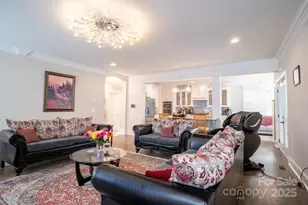 2706 Hilliard Dr, Charlotte, NC 28205 - Photo 11