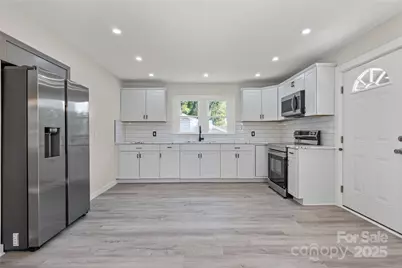 403 Julius Chambers Avenue, Mount Gilead, NC 27306 - Photo 5