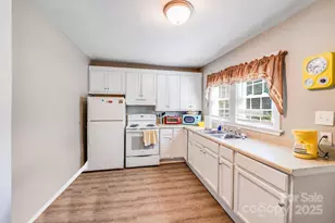 301 S Mountain St, Cherryville, NC 28021 - Photo 9