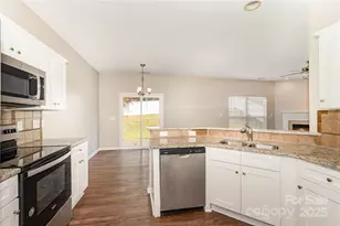 9012 Hedge Maple Rd, Charlotte, NC 28269 - Photo 7