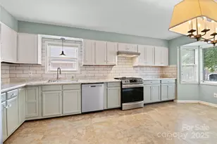 129 Exeter Ct, Hendersonville, NC 28791 - Photo 5