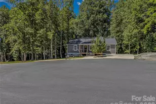 212 Walt Dr, Hendersonville, NC 28792 - Photo 5