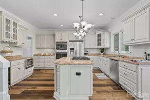 1001 Berwick Ct, Marvin, NC 28173 - Photo 17