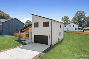 760 New Hope Rd, Flat Rock, NC 28731 - Photo 5