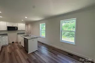 204 Oscelake Way, Hendersonville, NC 28739 - Photo 9