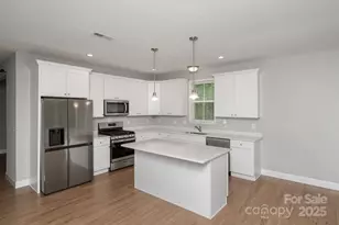 100 Holly Dr, Duncan, SC 29334 - Photo 3