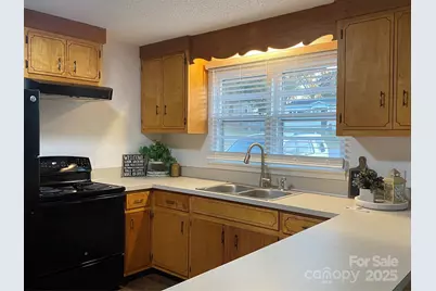 2842 1st Avenue NW, Hickory, NC 28601 - Photo 9