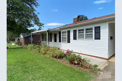 2842 1st Avenue NW, Hickory, NC 28601 - Photo 5