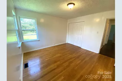 2842 1st Avenue NW, Hickory, NC 28601 - Photo 21