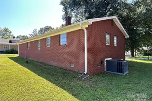 2218 W 5th Ave, Gastonia, NC 28052 - Photo 5