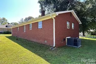 2218 W 5th Ave, Gastonia, NC 28052 - Photo 5