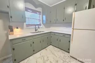 809 Wilbrown Cir, Charlotte, NC 28217 - Photo 3