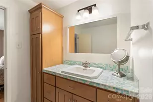 1300 Queens Rd, Charlotte, NC 28207 - Photo 23