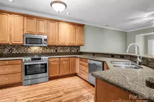 89 Victoria Park Dr, Hendersonville, NC 28792 - Photo 9