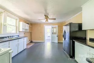 345 14th Ave NE, Hickory, NC 28601 - Photo 17