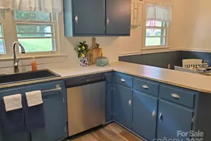 848 Meadowood Dr NE, Lenoir, NC 28645 - Photo 9