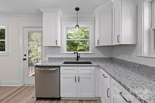 321 W 14th St, Salisbury, NC 28144 - Photo 5