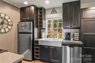 386 Old Log Rd, Green Mountain, NC 28740 - Photo 19