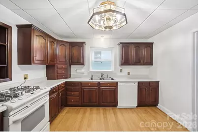 955 Hickory Nut Street, Charlotte, NC 28205 - Photo 11