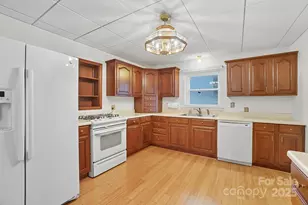 955 Hickory Nut St, Charlotte, NC 28205 - Photo 11