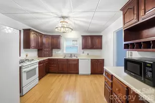 955 Hickory Nut St, Charlotte, NC 28205 - Photo 9