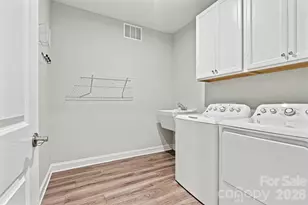 12508 Old Iron Ln, Charlotte, NC 28215 - Photo 31