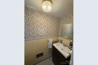 1102 N Justice Street, Hendersonville, NC 28791 - Photo 23