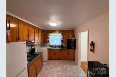 1102 N Justice Street, Hendersonville, NC 28791 - Photo 15