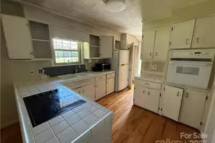 1824 Chrosaro Pl, Lenoir, NC 28645 - Photo 5